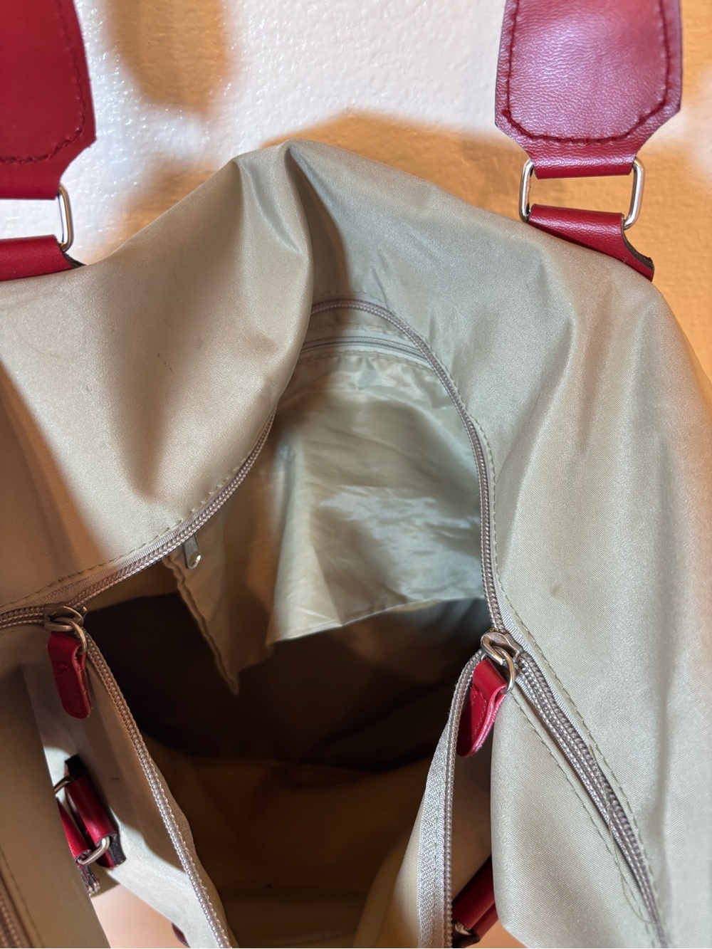 Beau Ridge Tan Nylon duffle with Red Leather Accents - Picture 5 of 8